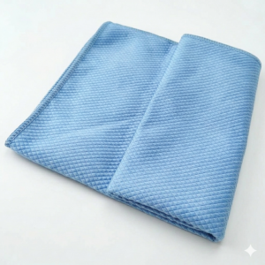 Blauwe Purus Glass Towel met wafelstructuur voor streeploze autoruiten – Purus Carwash Makkum.
